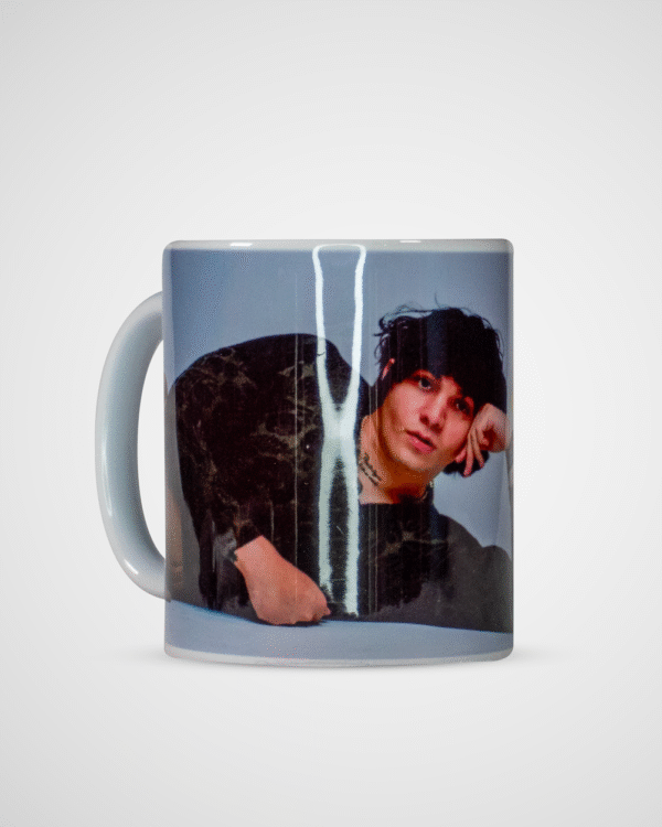 Taza Valdo Pose